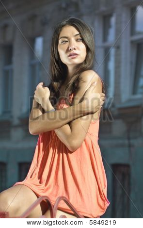 Bruna In abito corallo