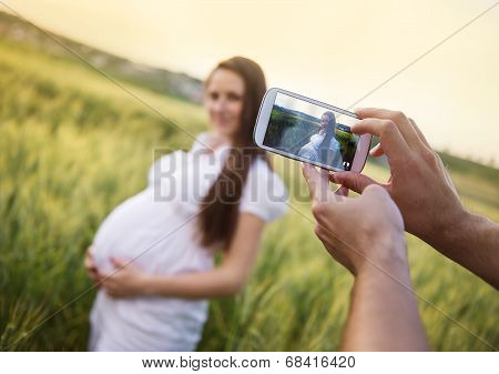 Taking picture of pregnant woman