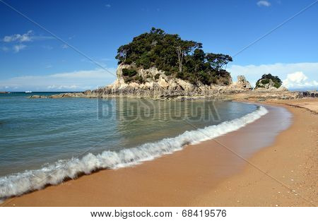 Golden Sands & Beach At Kaiteriteri, New Zealand.