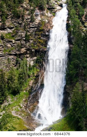 Stuibenfall - det största vattenfallet i Tirol, Österrike