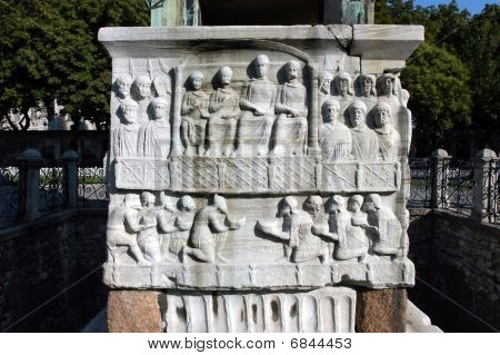 Figure sulla Base dell'obelisco di Egitto, Istanbul