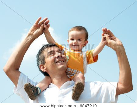 아버지와 그의 작은 아들 야외