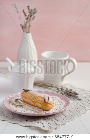 Vanilla eclair
