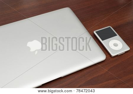 Ipod Classic 160 Gb On Silver Macbook. Studio Shot.
