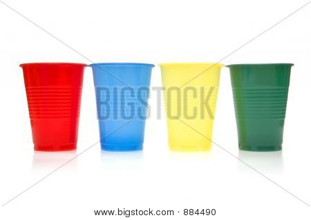 白い背景で隔離のプラスチック カップ
