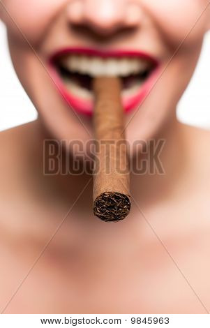 Munden med røde læber og Cigar