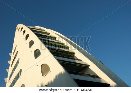 Edificio futurista