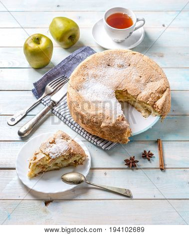 Apple pie with cinammon and sugar topping