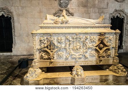 Tom Of Vasco Da Gama Inside The Jeronimos Monastery (lisbon, Portugal)