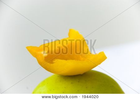 Poivron jaune frais Slicesi et Apple, Solated - gros.