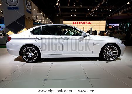 Mosca, Russia - 25 agosto: Grigio auto Bmw 523 presso Interauto Mostra internazionale Mosca agosto