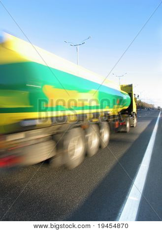Lastbil på vej