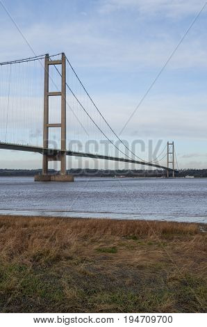Humber Bridge ,suspension bridge crossing river Humber connecting Immingham with hull, UK