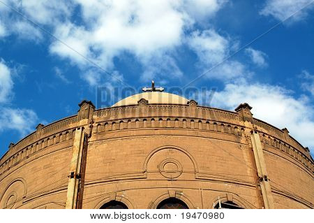 Chiesa di cristiani copto in Egitto Cairo e sfondo nuvoloso