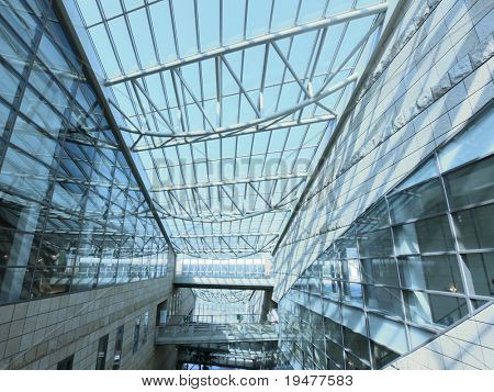 Toit translucide du centre commercial