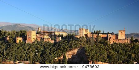 Alhambra w zachód słońca, Granada, Hiszpania