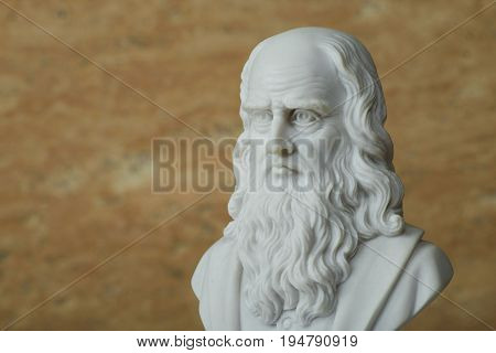 Statue of Leonardo Da Vinci, ancient Italian creative artist.