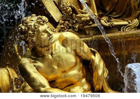 Фрагмент фонтан в парке Версаль, Франция