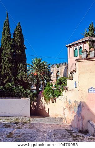 Gade i gamle by Granada, Spanien