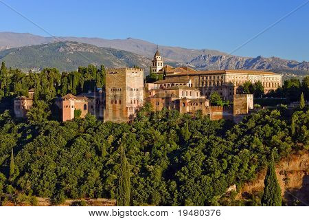 Alhambra při západu slunce, Granada, Španělsko