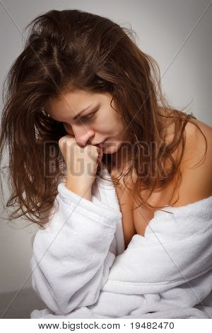 Ung kvinde lider af depression