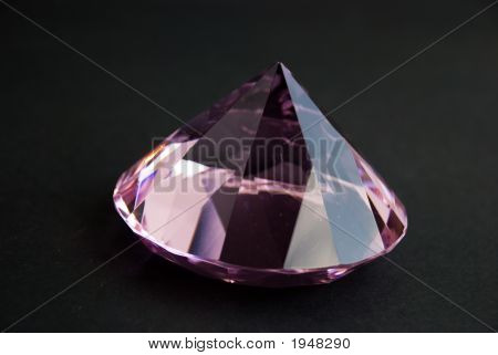 Effetti di luce diamante 5A vicino colpo su nero.