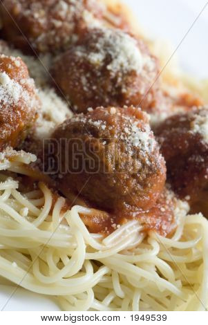 Köfte ve spagetti klasik
