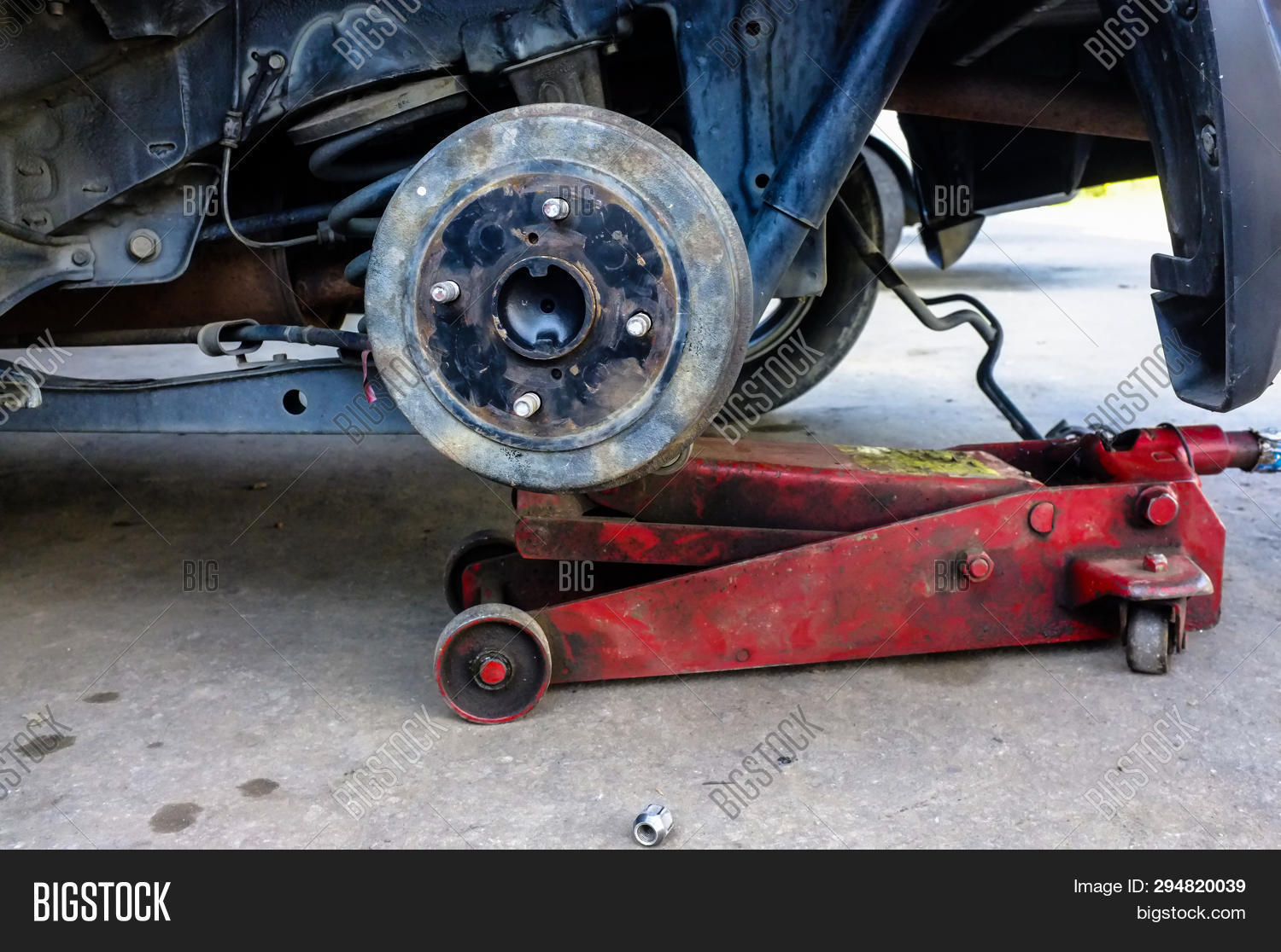 View Jacking Car Image & Photo (Free Trial) Bigstock