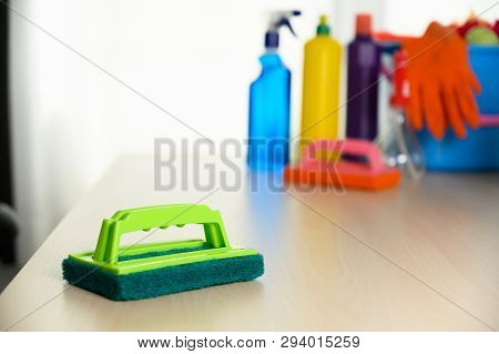Wiping Dust Using A Spray Cleaning Desk Cleaning Apartment Cleaning Service Concept