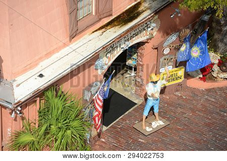 Key West, Fl, Usa - Jan 1, 2015: Key West Shell Warehouse At Mallory Square In Key West, Florida, Us