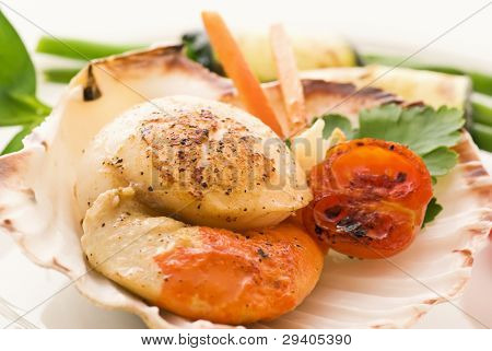 Vieiras com legumes