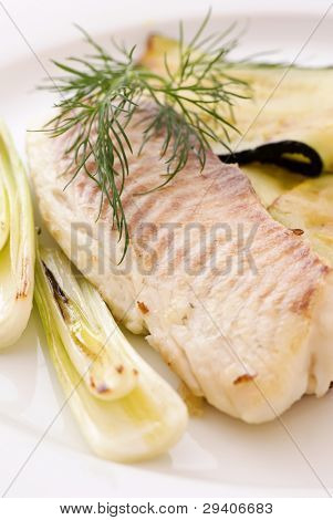 Tilapiini med grøntsager