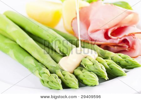 หน่อไม้ฝรั่งกับแฮม