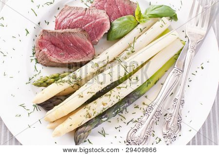 Asparagi con bistecca