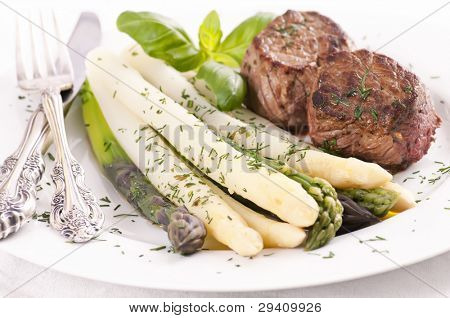 Asparagi con medaglioni alla griglia