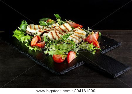 Salad With Grilled Halumi With Strawberries And Arugula.