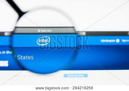 Los Angeles, California, Usa - 8 April 2019: Illustrative Editorial Of Intel Website Homepage. Intel
