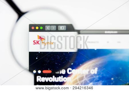 Los Angeles, California, Usa - 8 April 2019: Illustrative Editorial Of Sk Hynix Website Homepage. Sk