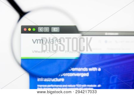 Los Angeles, California, Usa - 8 April 2019: Illustrative Editorial Of Vmware Website Homepage. Vmwa