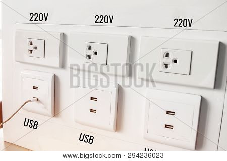 Charger Corner Travelers Free Charge Appliances And Electronics Equipment Phones Notebook Usb / 220v