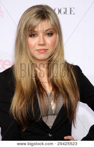 LOS ANGELES - ott 1: Jennette McCurdy arriva presso la 8a Teen Vogue Young Hollywood Party - Ca rosso