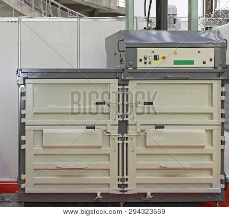Hydraulic Baling Press Machine For Plastic Waste Recycling