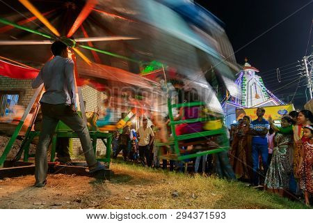 Howrah,west Bengal,india -april 15th, 2018 : Children Are Riding On Nagordola- A Traditional Amuseme