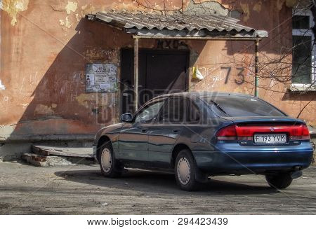 Kazakhstan, Ust-kamenogorsk, March 29, 2019: The Car Near The Entrance Of An Apartment Building. Old