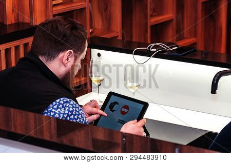 Cavist, Sommelier. Training In School Sommelier. Wine School. Wi-fi Setup. Tinted