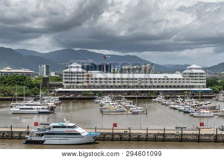 Cairns, Australia - February 17, 2019: Shangri-la Hotel At The Yacht Harbor With Many Boats Under Ra