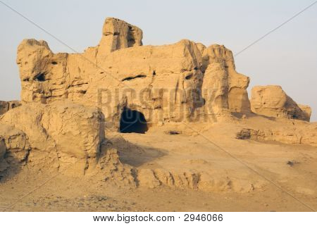 Hul i nedbrændte hus, Jiaohe, Silk Road, Kina
