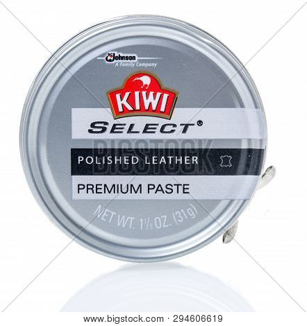 Winneconne, Wi -  3 April 2019: A Package Of Kiwi Select Polished Leater Premium Paste On An Isolate
