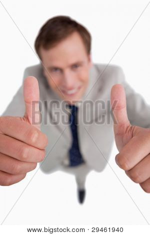 Close up di thumbs up dato dall'imprenditore contro uno sfondo bianco