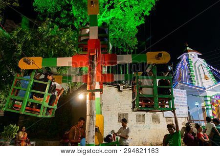 Howrah,west Bengal,india -april 15th, 2018 : Children Are Riding On Nagordola- A Traditional Amuseme